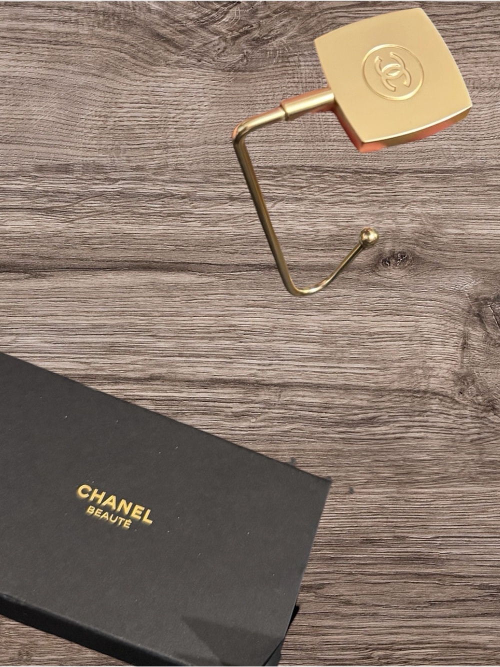 ❌❌ SOLD ❌❌
Chanel Beauty Purse Hook - Picture 2 of 4